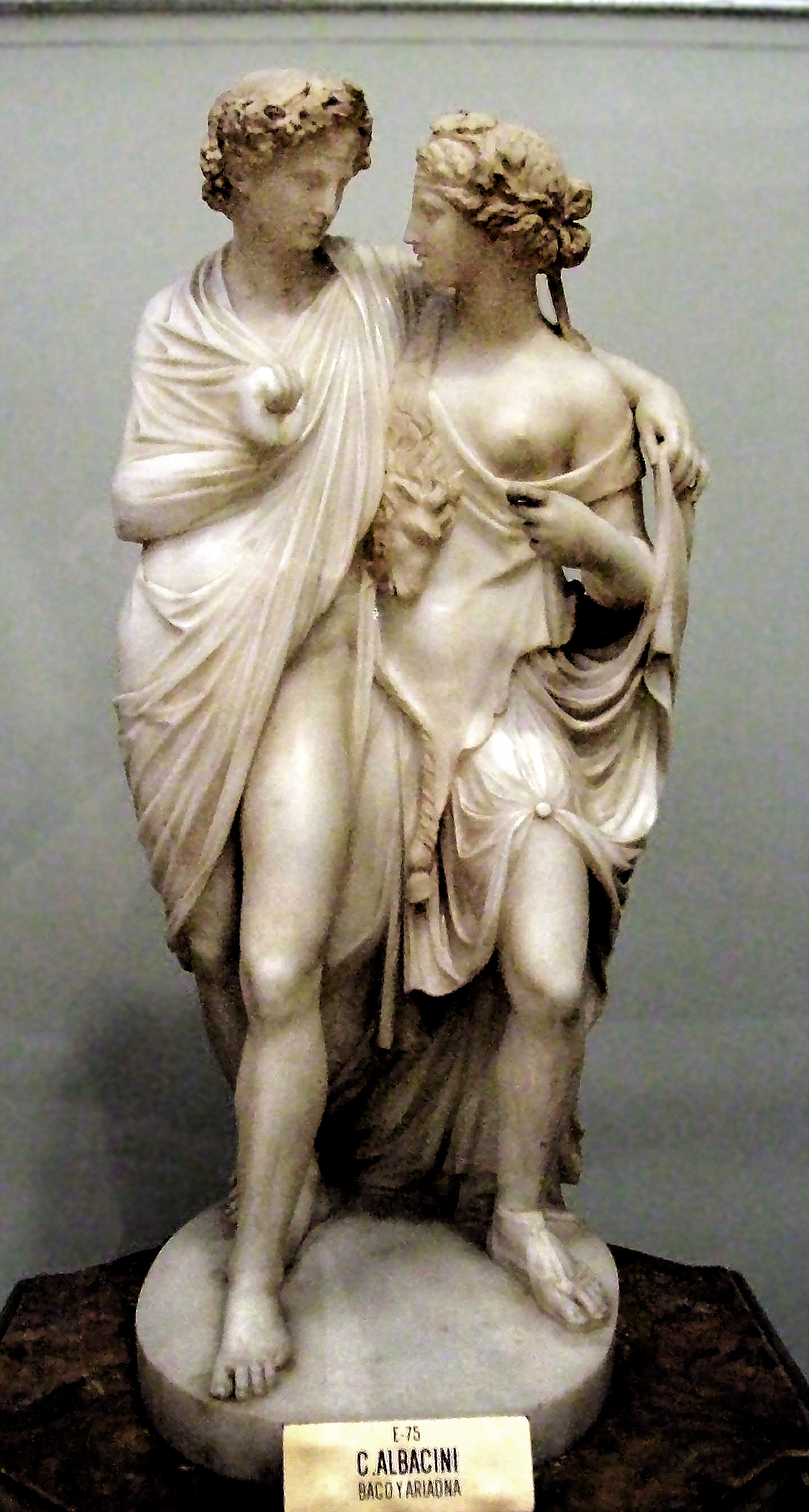 BACCHUS and ARIADNE, at the Museum of the Royal Academy of Fine Arts of San Fernando, in Madrid (Spain). Marble sculpture by Carlo Albacini (active between 1770 and 1807).. Dimensions: 70 x 32 x 30 cm.
