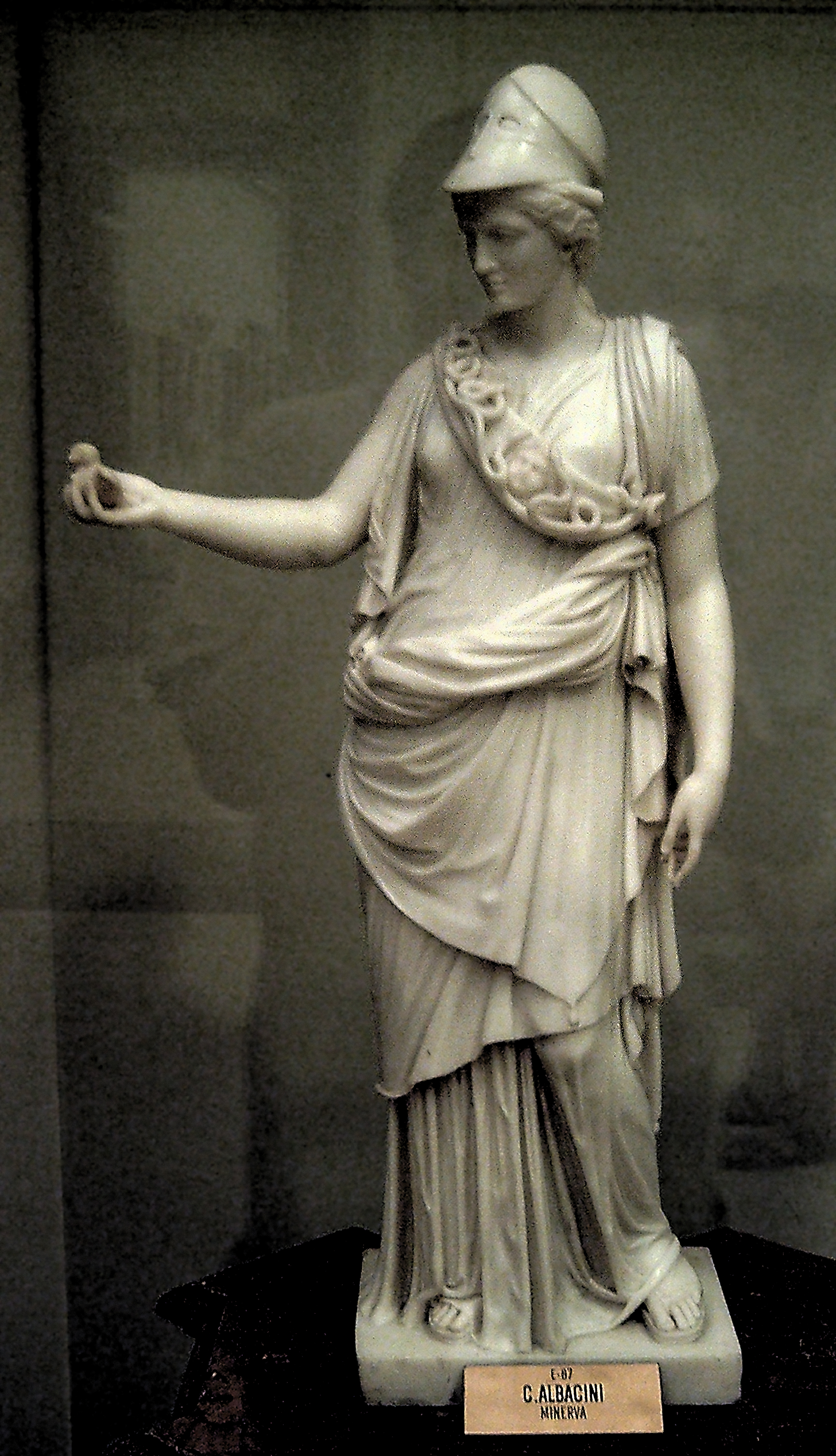 Statue of MINERVA, at the Museum of the Royal Academy of Fine Arts of San Fernando, in Madrid (Spain). Sculpted in white marble by Carlo Albacini (active between 1770 and 1807).. Dimensions: 77 x 42 x 13 cm.