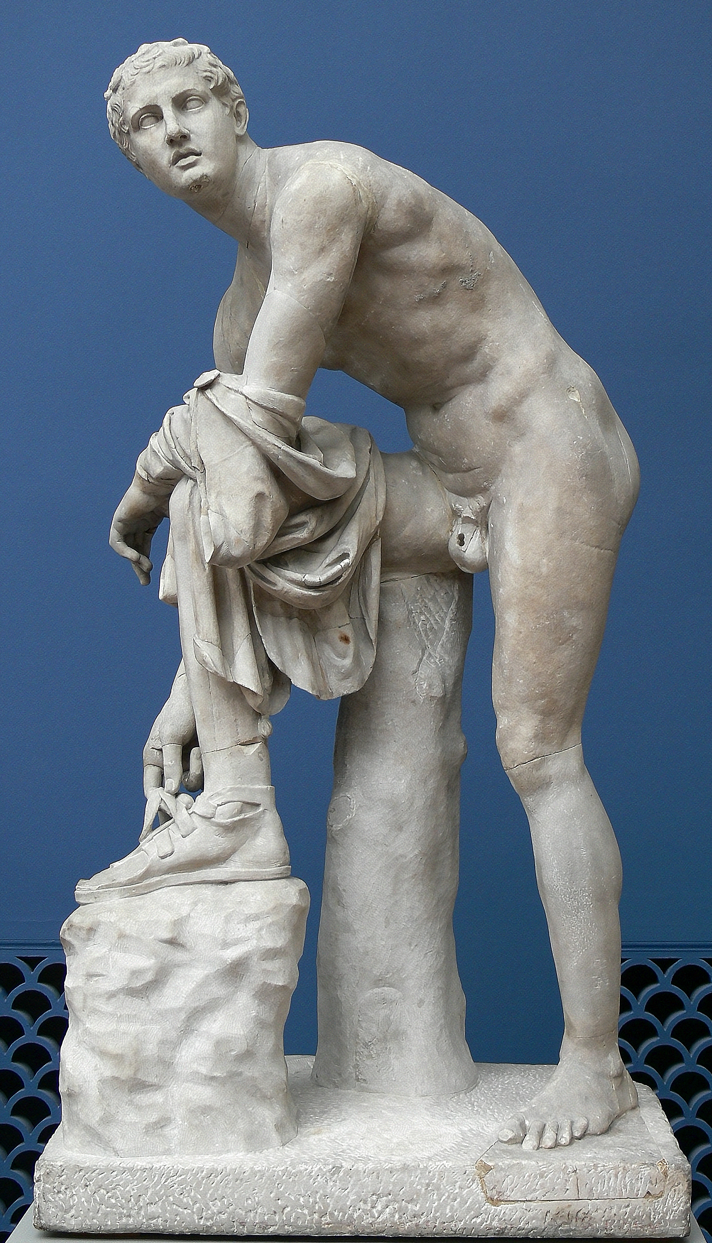 Ny Carlsberg Glyptothek - Hermes, Jason the Sandlebinder, by the sculptor B. Cavaceppi restoration