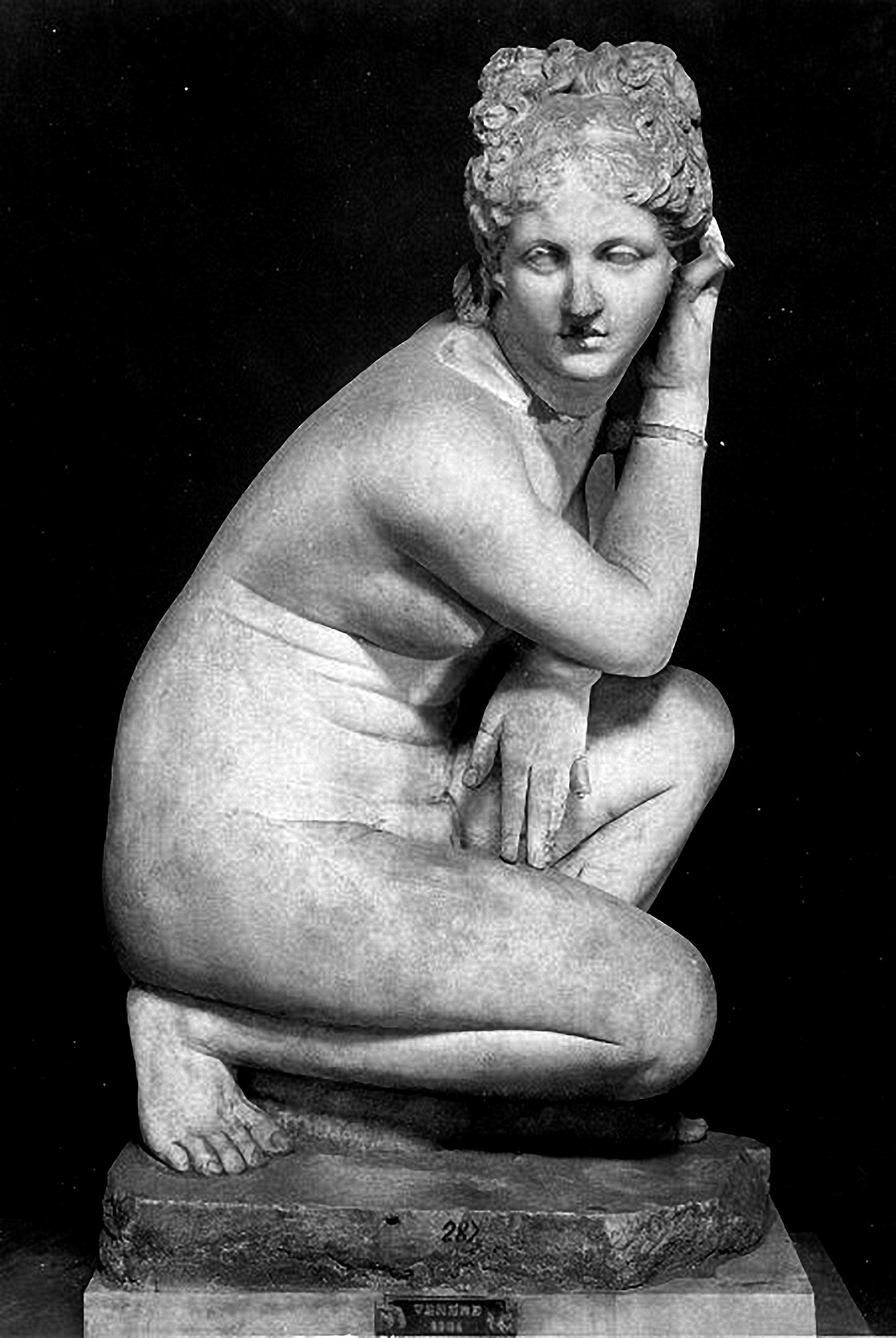 Crouching Aphrodite Naples National Archaeology Museum, 1, A