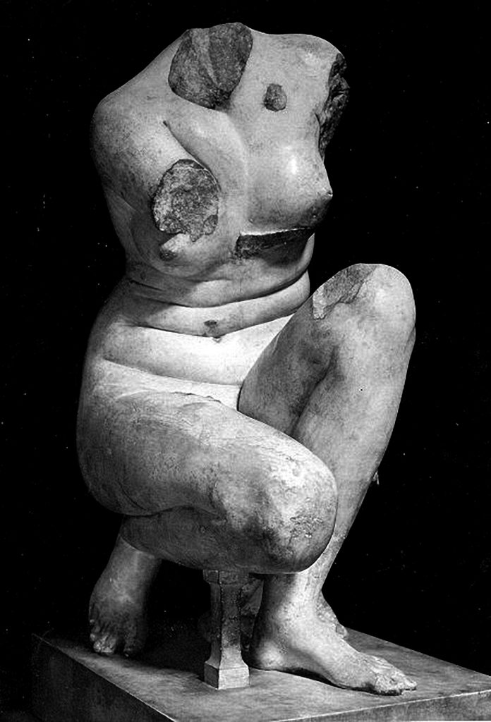 Crouching Aphrodite Sully Room 17, Louvre 1, B