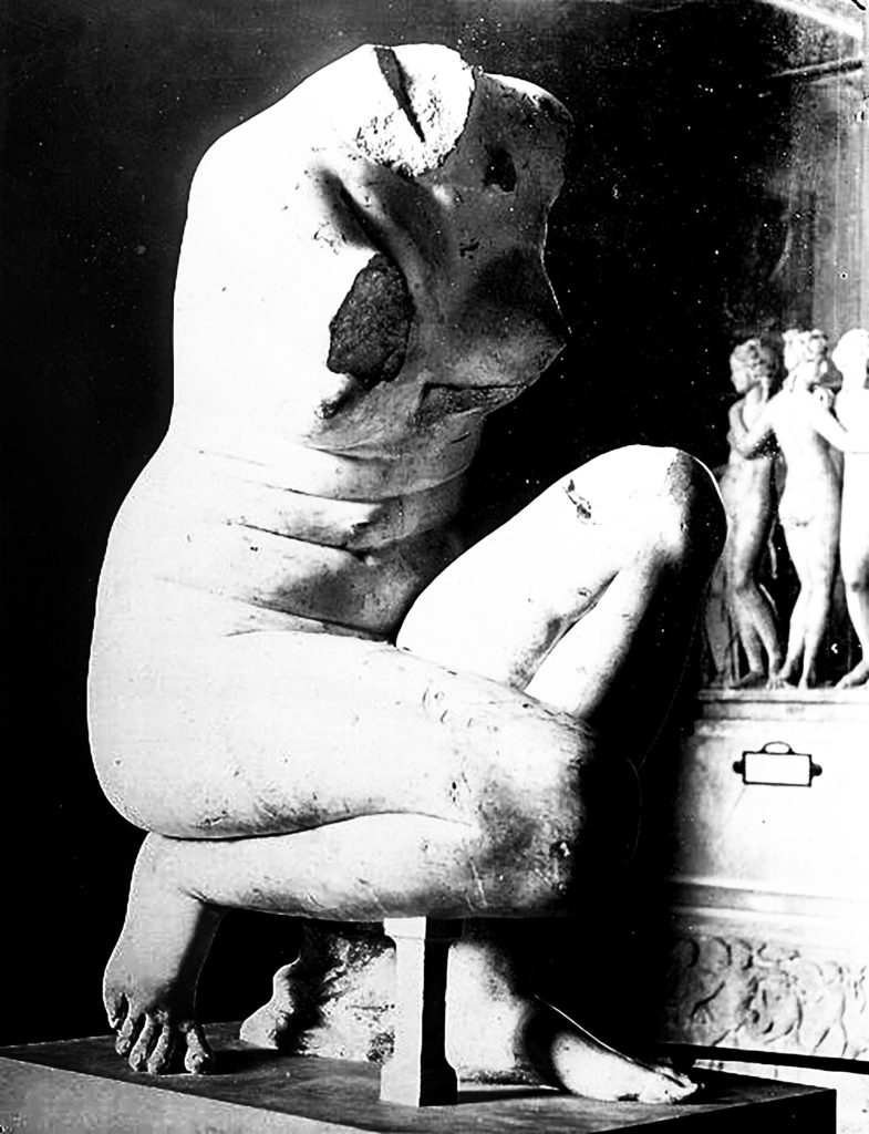 Venus De Vienne Crouching Venus (Aphrodite), Louvre Museum, Paris, France, 1, D