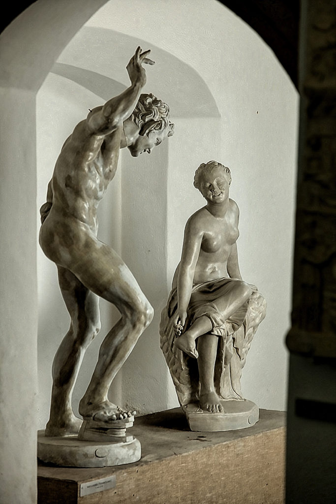 Galerie antickeho umeni v Hostinnem - Invitation to the Dance, plaster reconstruction, Wilhelm Klein