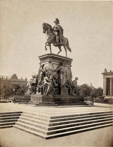 Denkmal König Friedrich Wilhelm III. im Lustgarten Mitte, Berlin 1863, sculptor Albert Wolff, after Christian Daniel Rauch design