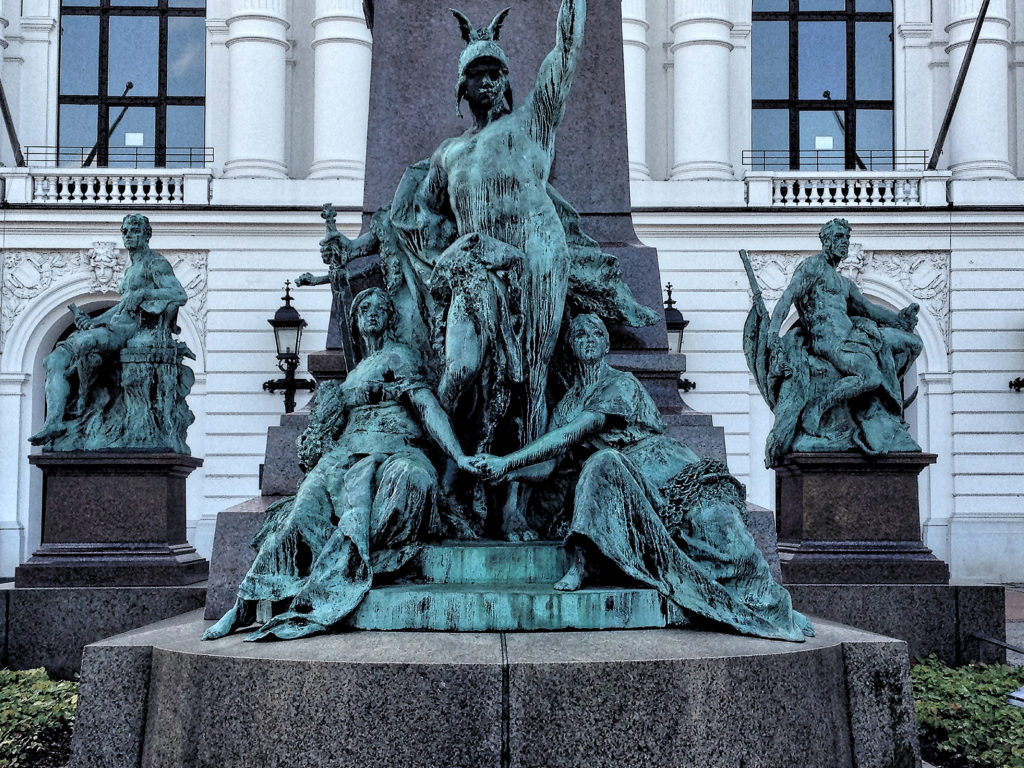 Equestrian statue Kaiser Wilhelm I at de Altonaer Rathaus Hamburg Altona, sculpted in 1898 by Gustav Eberlein